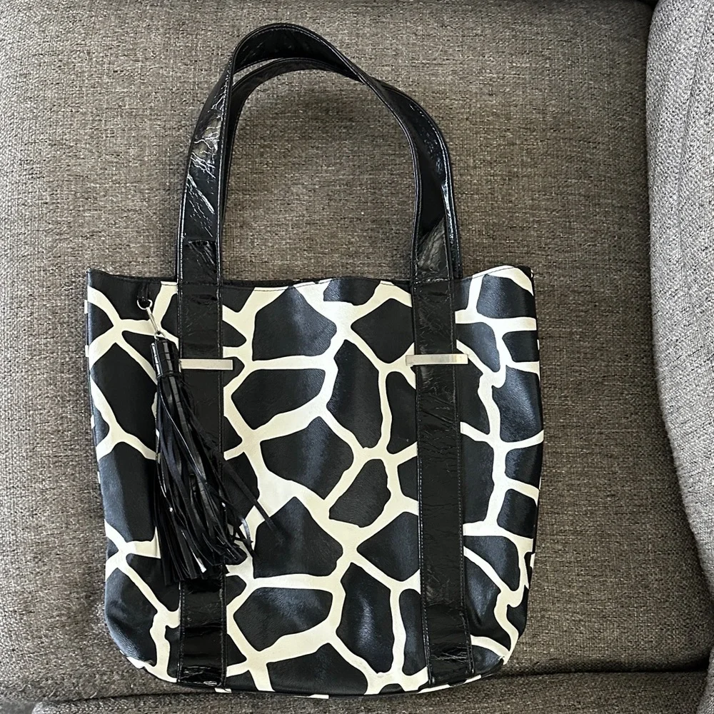 Nine & Co. Black & White Giraffe Print Faux Leather Tote Shoulder Bag Purse